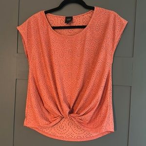 Twist knot top. Rust colored.